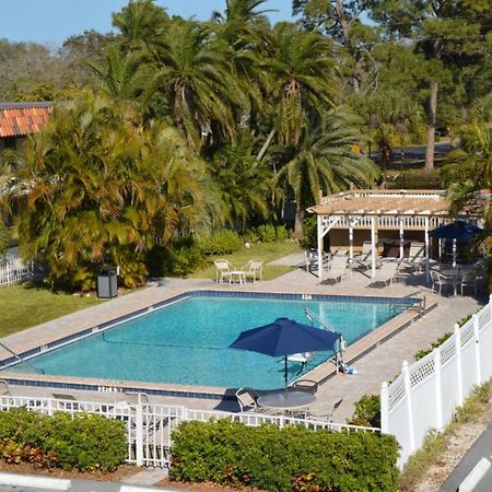 Baymont By Wyndham Sarasota Hotel Exterior photo