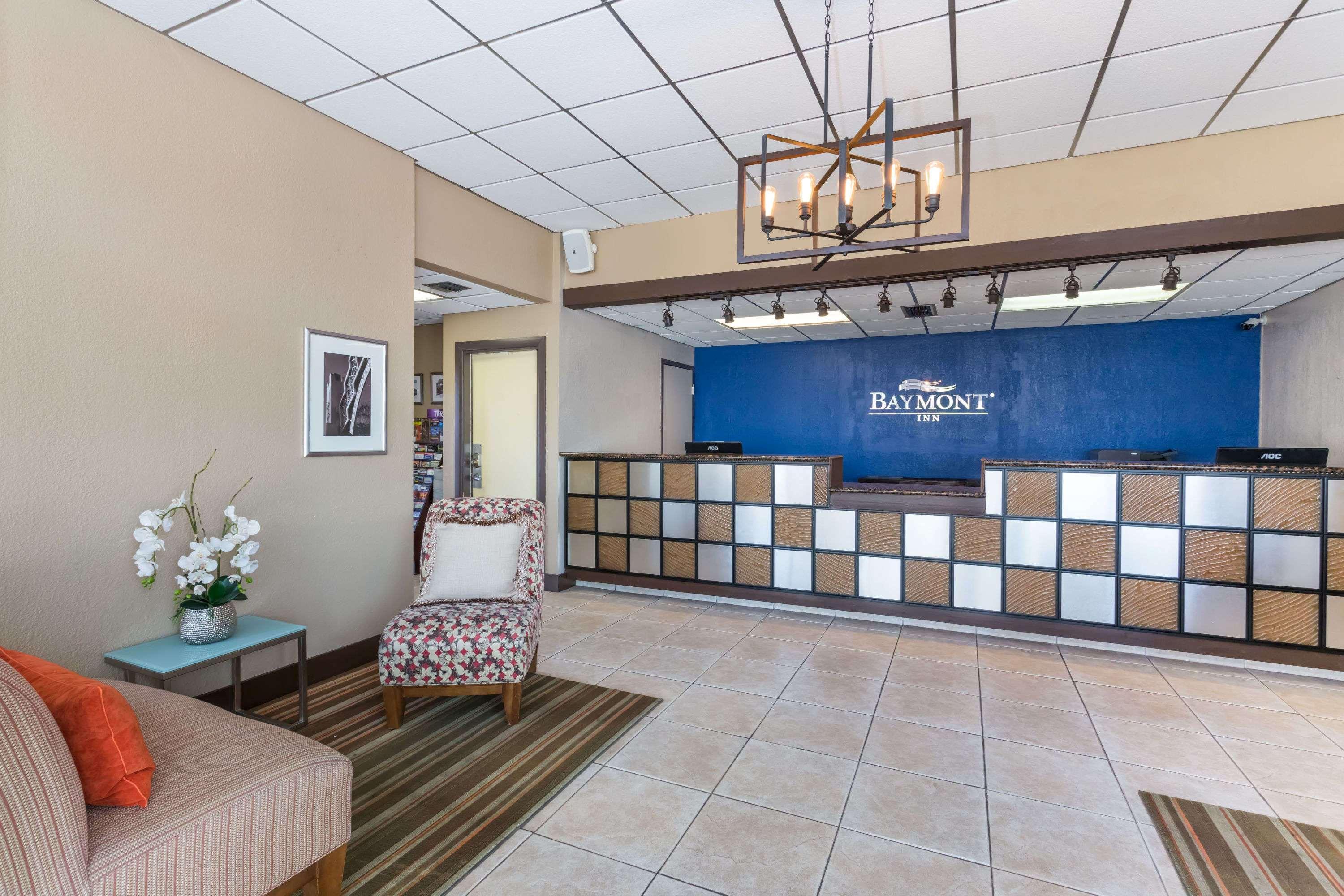 Baymont By Wyndham Sarasota Hotel Exterior photo