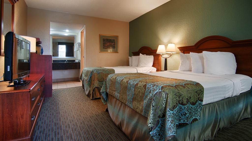 Baymont By Wyndham Sarasota Hotel Exterior photo