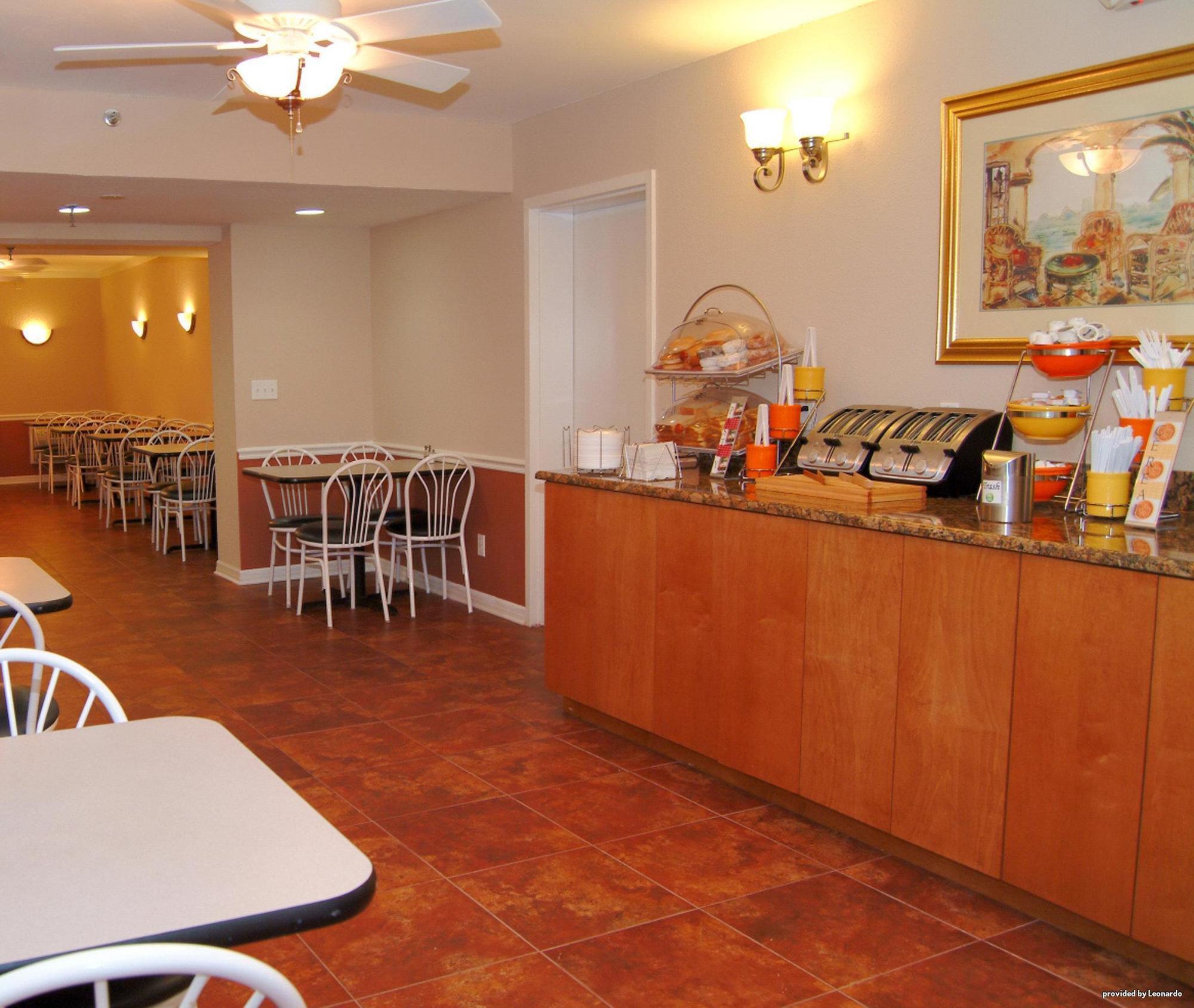 Baymont By Wyndham Sarasota Hotel Restaurant photo
