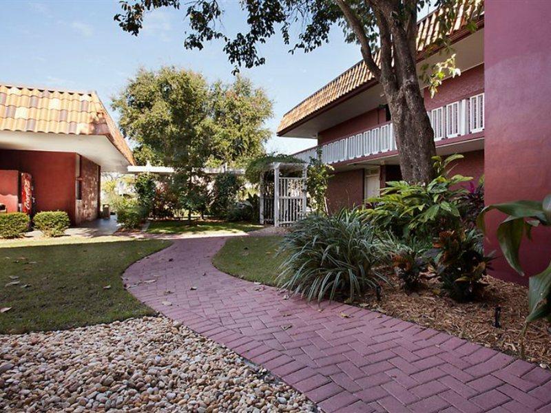 Baymont By Wyndham Sarasota Hotel Exterior photo