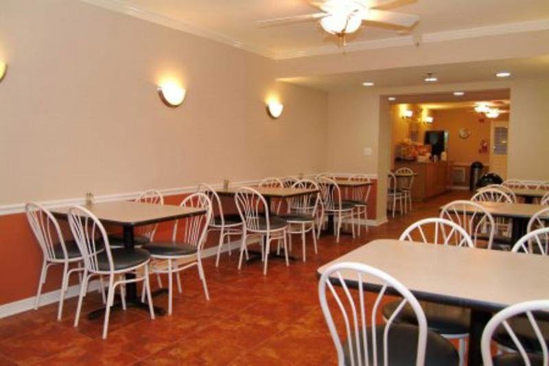 Baymont By Wyndham Sarasota Hotel Exterior photo