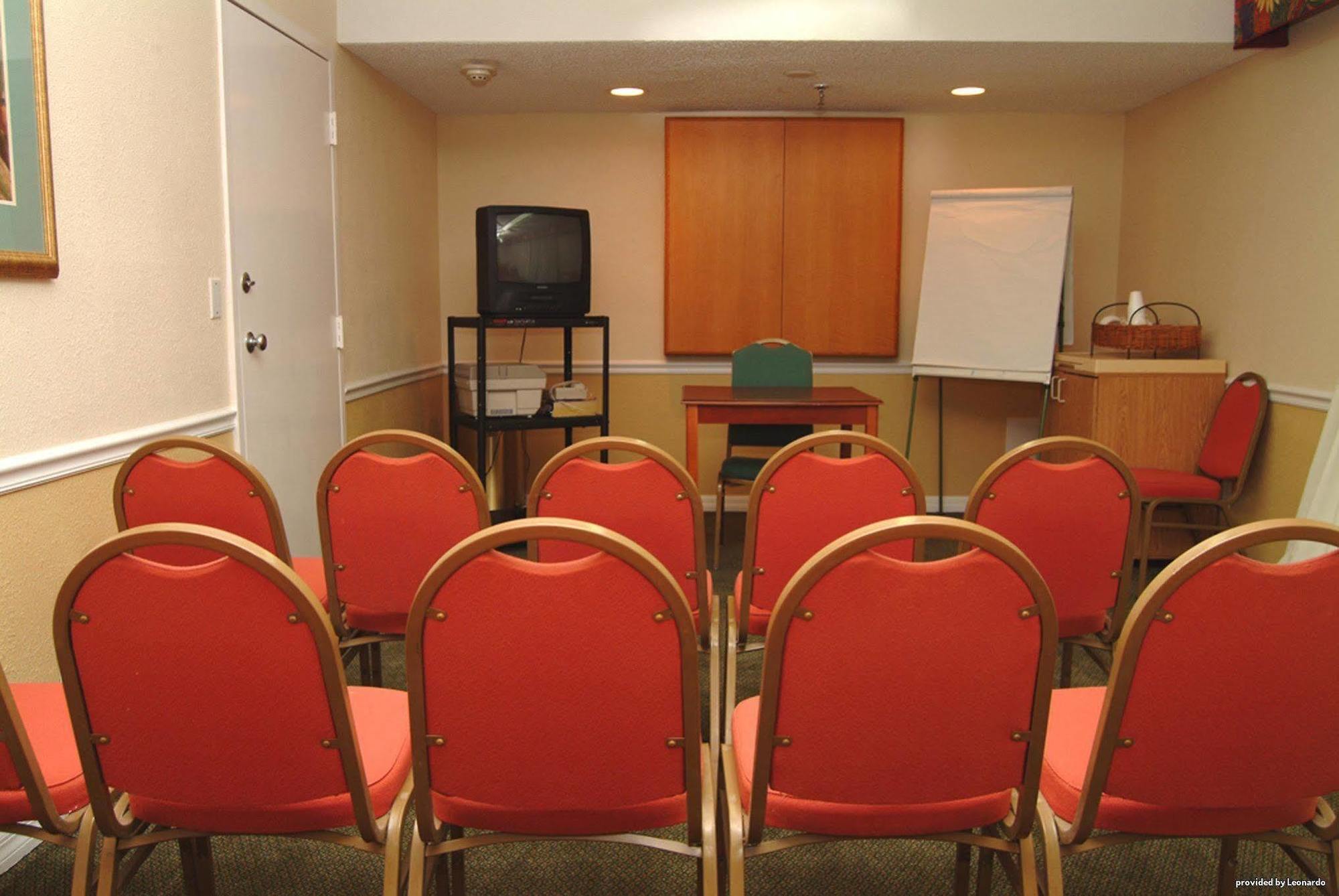 Baymont By Wyndham Sarasota Hotel Facilities photo